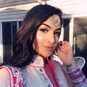 Meet your Posher, Karisma